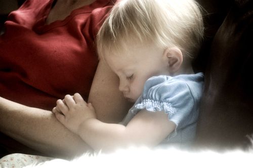 AbbiearmcloseNelly-Nero-Hint-of-Vintageweb