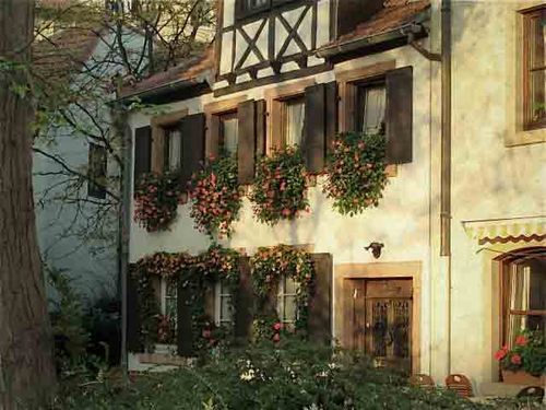 Neustadt-house-web