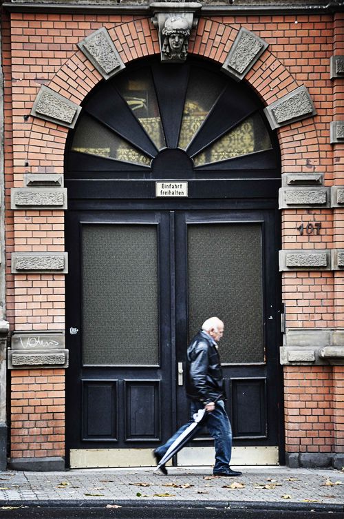 Wies-man-walk-nelly-web