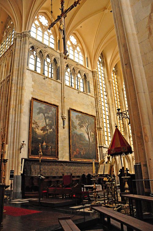 Tongeren-basilica-side