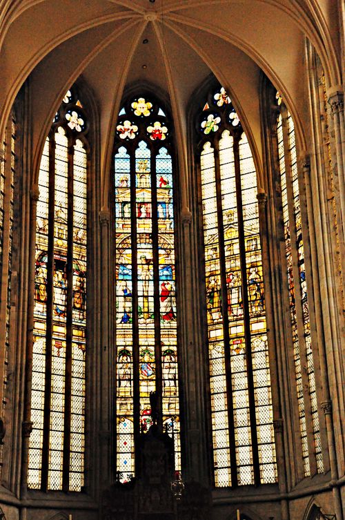 Tongeren-basilica-window