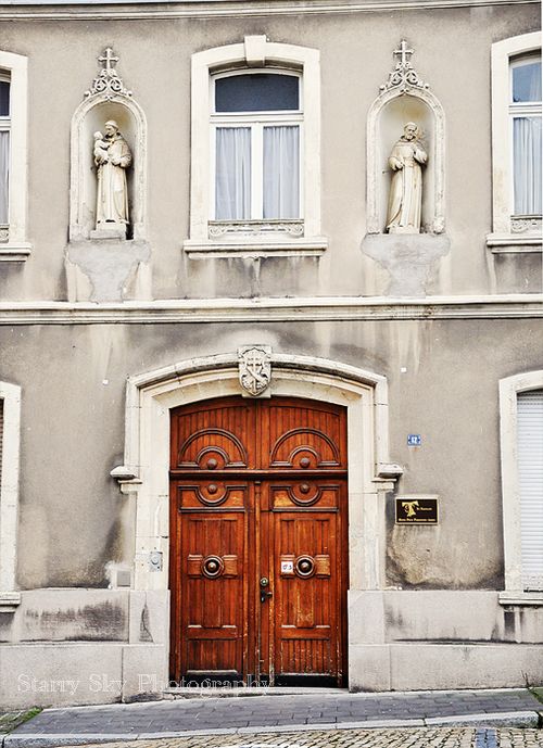Dec 2011 luxembourg st michel doors web