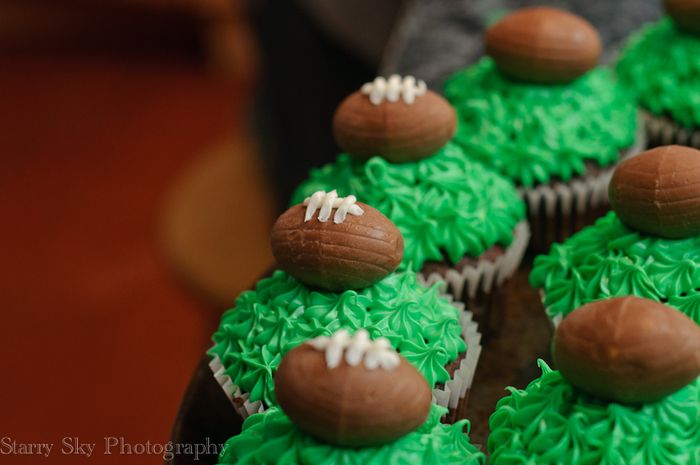 Feb 2013 superbowl cupcakes web-2