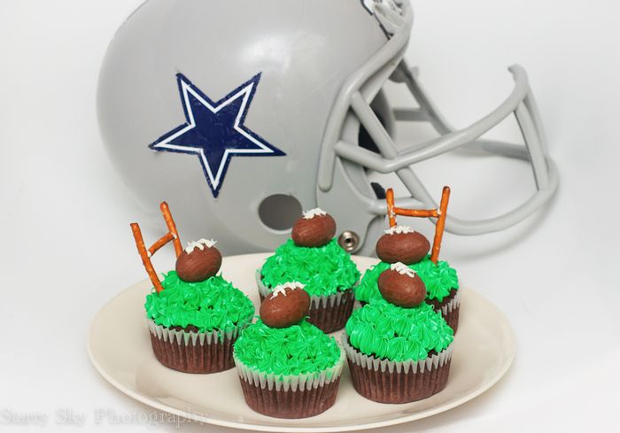 Feb 2013 superbowl cupcakes web-3