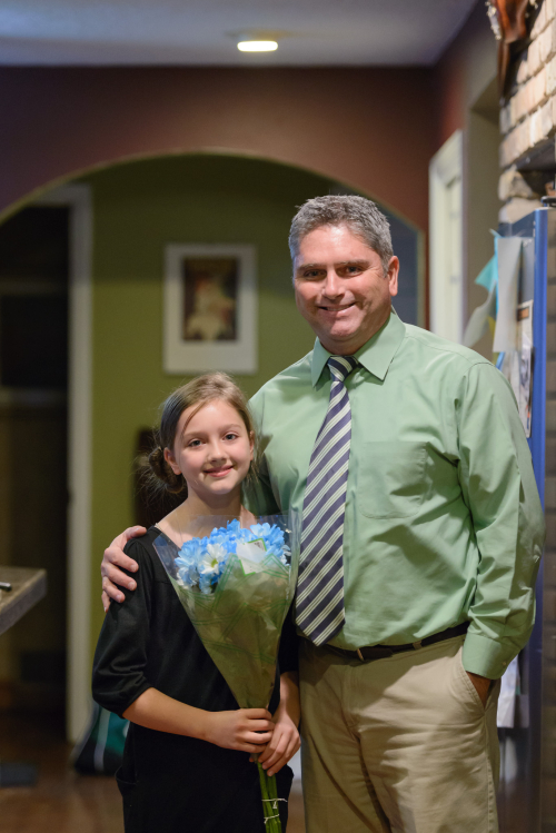 Dec 2016 carolers web (2 of 3)