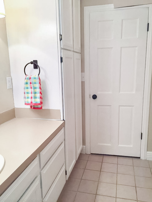 Aug 2017 bathroom paint  web (4 of 8)