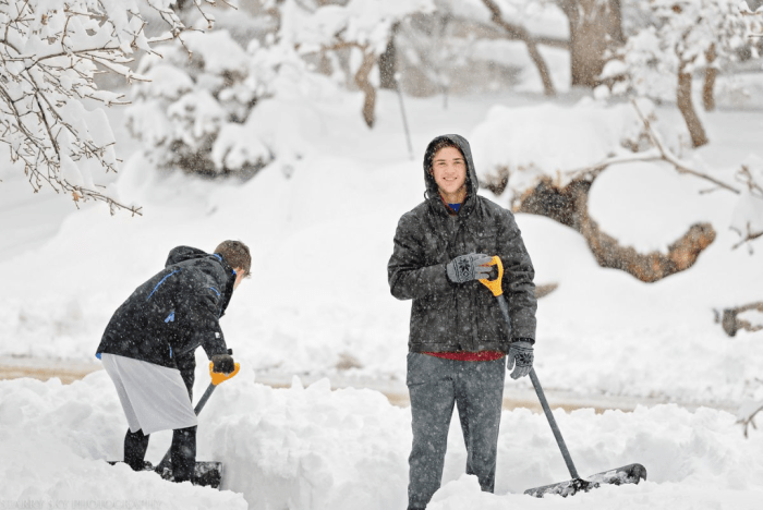 Dec 2015 snow shovel web (1 of 8)